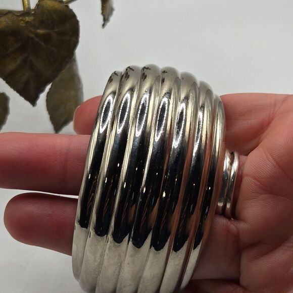 "5/$25" Wide Ribbed Silvertone Cuff Bracelet Sz Small - Picture 3 of 7